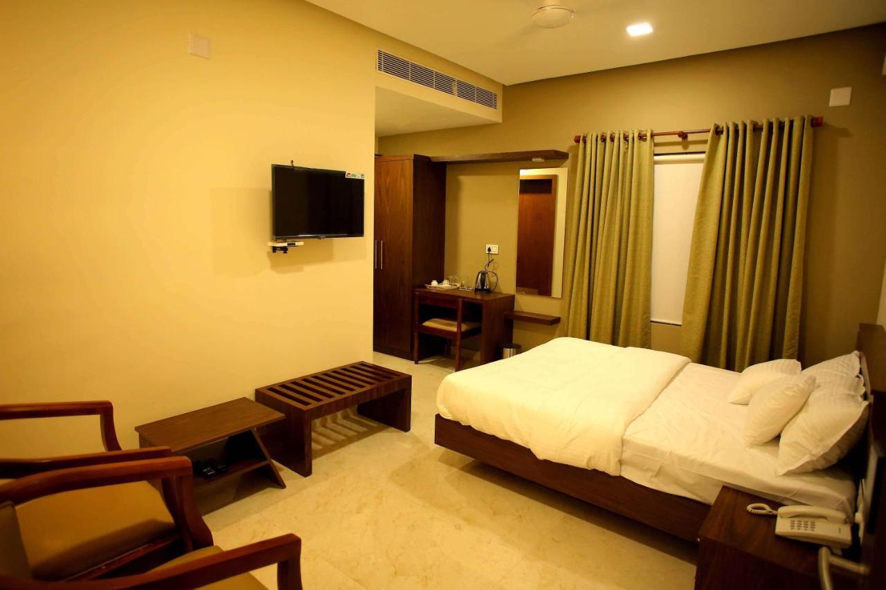 Kira Palace Residency Kochi Exterior foto