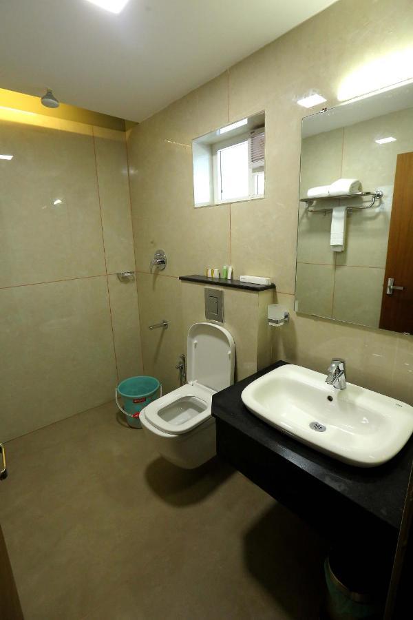 Kira Palace Residency Kochi Exterior foto