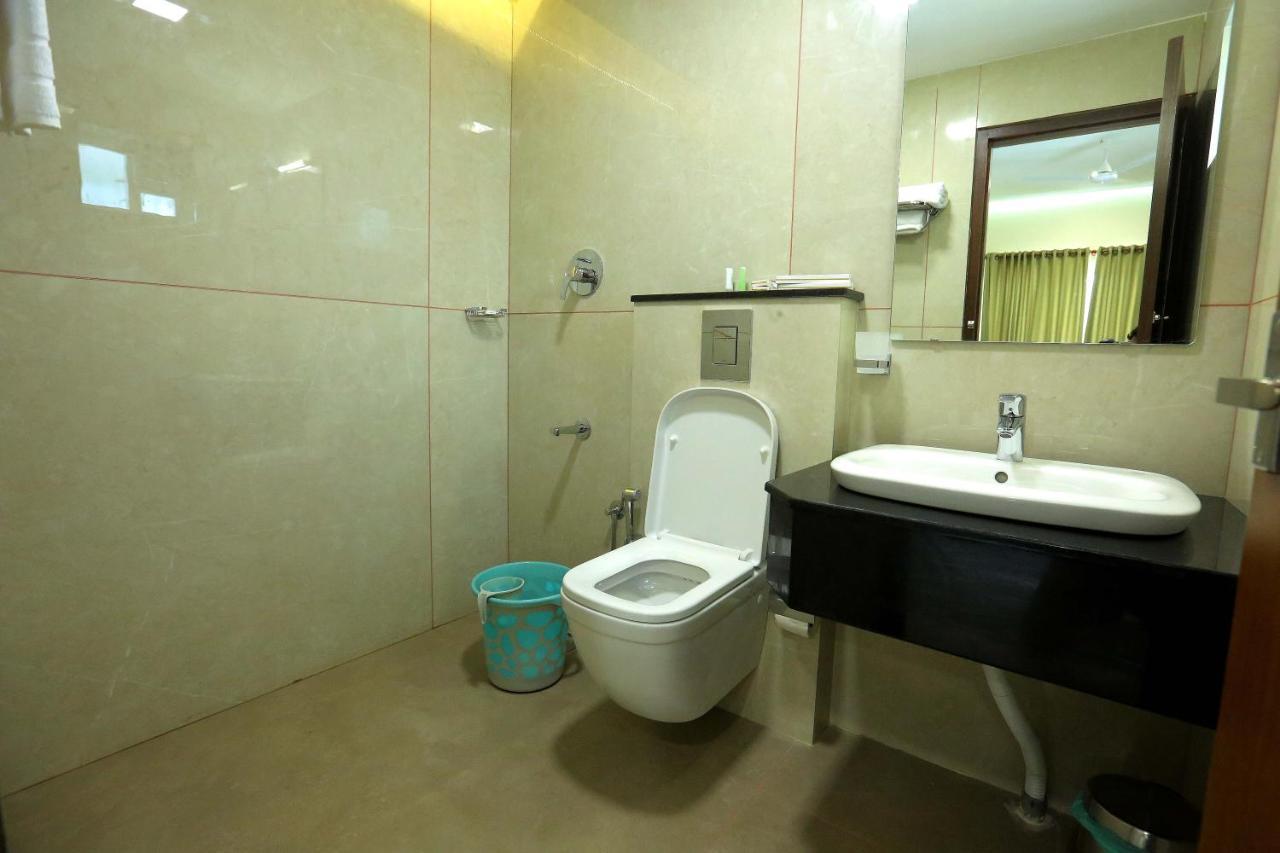 Kira Palace Residency Kochi Exterior foto