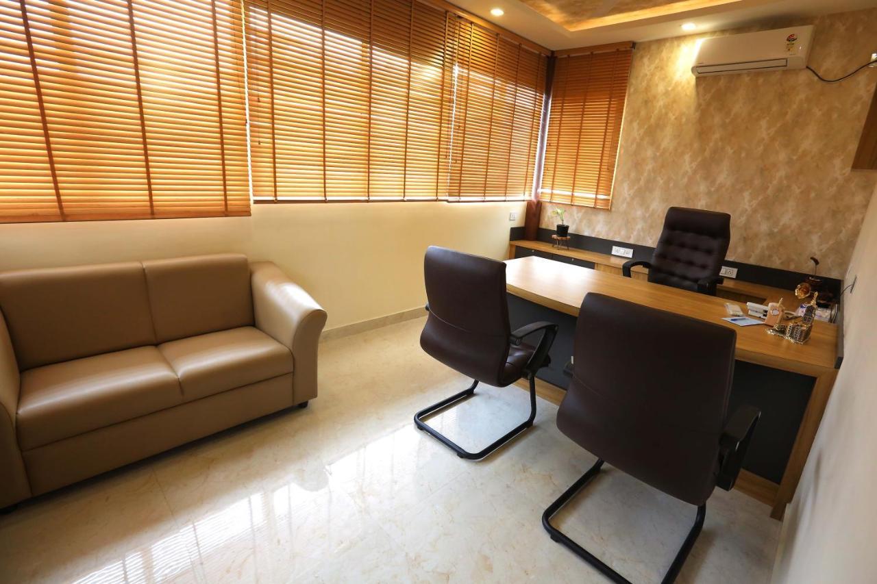 Kira Palace Residency Kochi Exterior foto